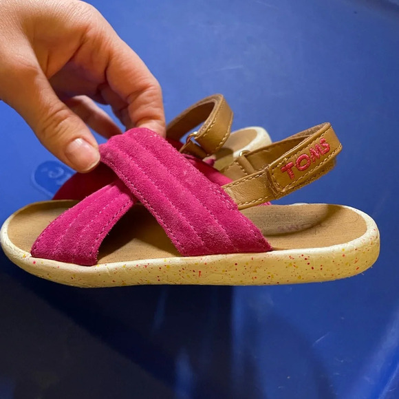 Tiny‎ Toms pink and tan sandals size 8 - Picture 5 of 6